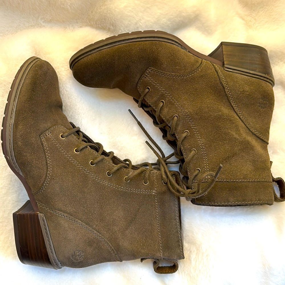 LIKE NEW TIMBERLAND SUADE BOOTIES